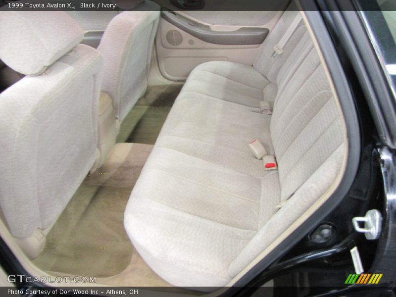 Black / Ivory 1999 Toyota Avalon XL