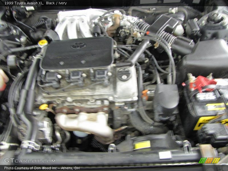 Black / Ivory 1999 Toyota Avalon XL