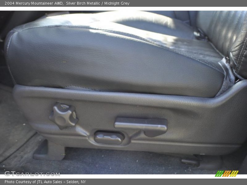 Silver Birch Metallic / Midnight Grey 2004 Mercury Mountaineer AWD