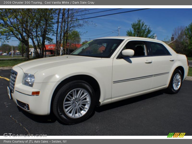 Cool Vanilla White / Dark Slate Gray 2009 Chrysler 300 Touring