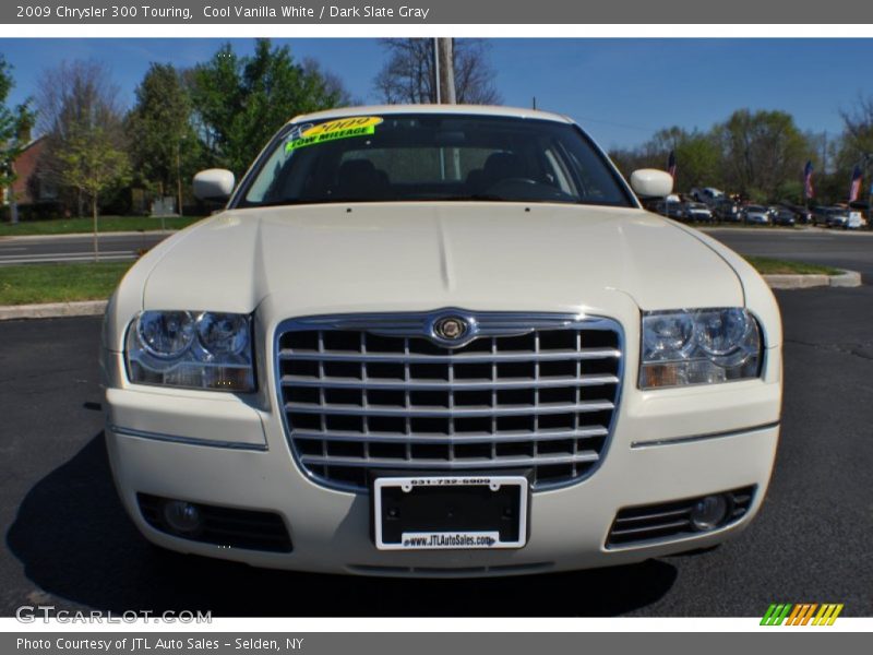Cool Vanilla White / Dark Slate Gray 2009 Chrysler 300 Touring