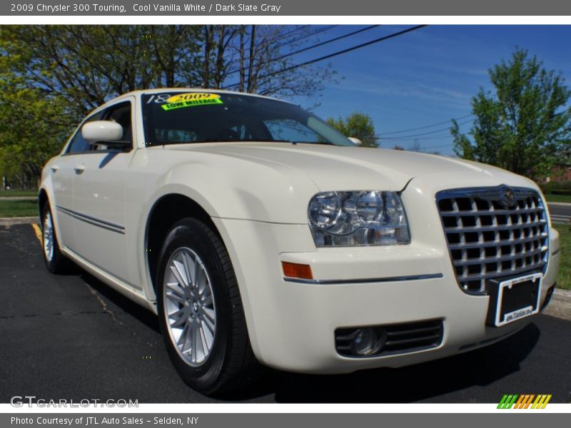 Cool Vanilla White / Dark Slate Gray 2009 Chrysler 300 Touring