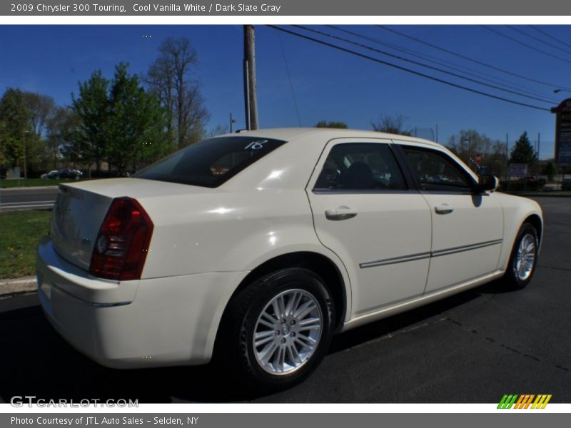 Cool Vanilla White / Dark Slate Gray 2009 Chrysler 300 Touring
