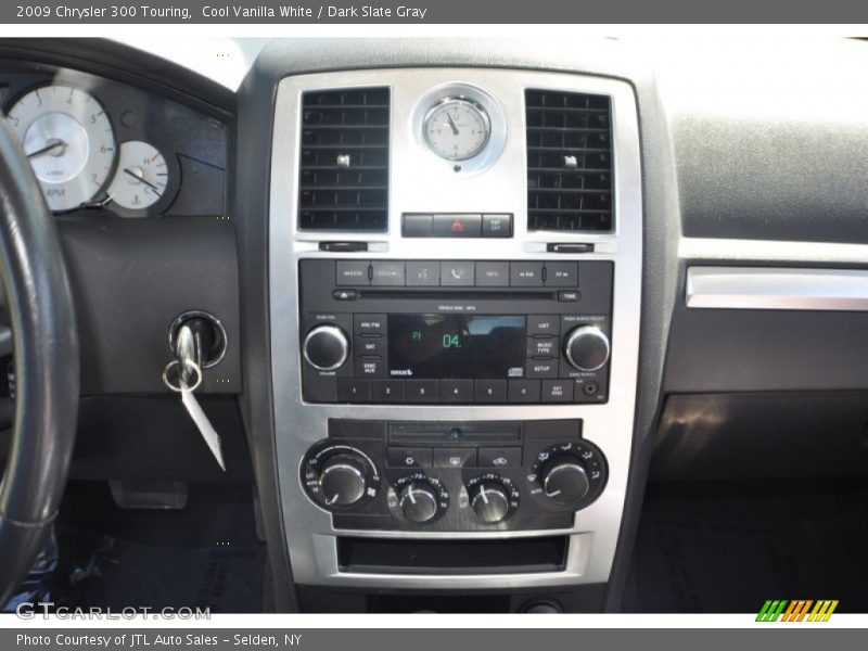 Cool Vanilla White / Dark Slate Gray 2009 Chrysler 300 Touring