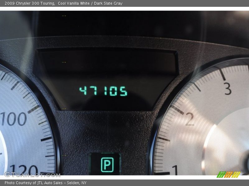 Cool Vanilla White / Dark Slate Gray 2009 Chrysler 300 Touring