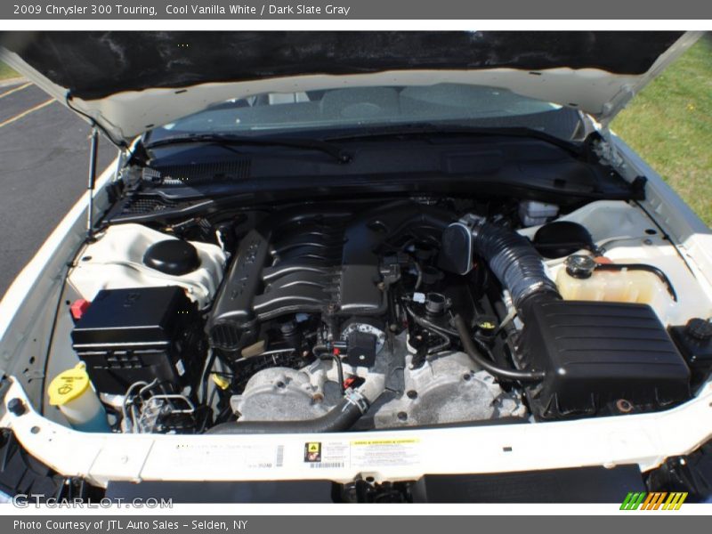 Cool Vanilla White / Dark Slate Gray 2009 Chrysler 300 Touring