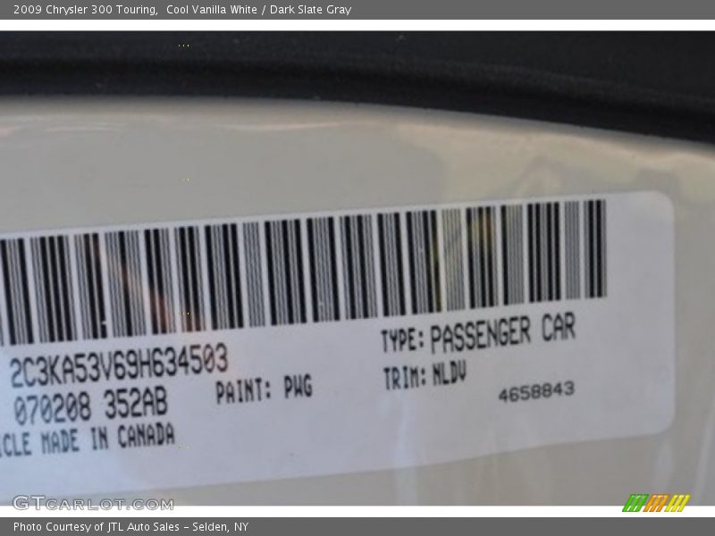 Cool Vanilla White / Dark Slate Gray 2009 Chrysler 300 Touring