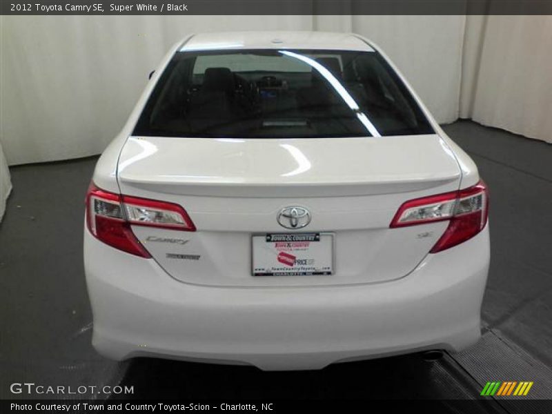 Super White / Black 2012 Toyota Camry SE