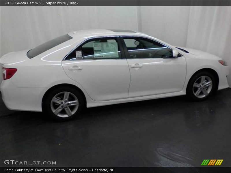 Super White / Black 2012 Toyota Camry SE