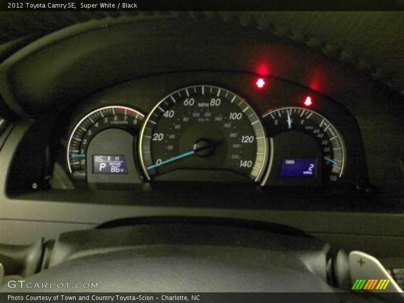Super White / Black 2012 Toyota Camry SE