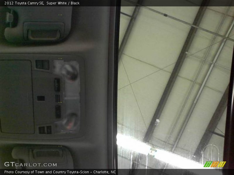 Super White / Black 2012 Toyota Camry SE