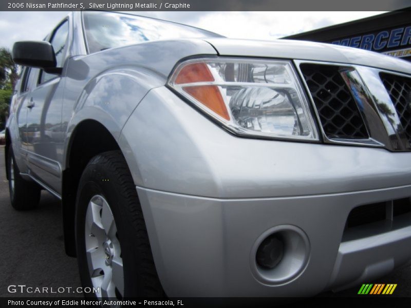 Silver Lightning Metallic / Graphite 2006 Nissan Pathfinder S