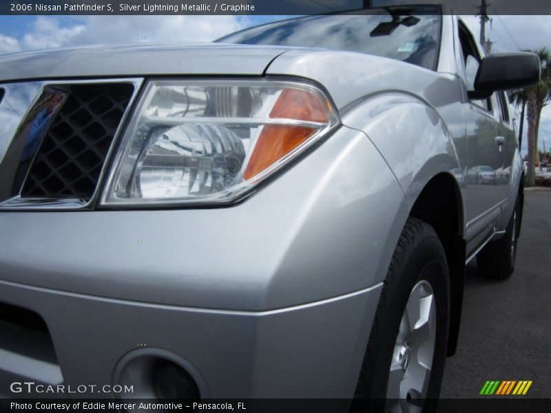 Silver Lightning Metallic / Graphite 2006 Nissan Pathfinder S
