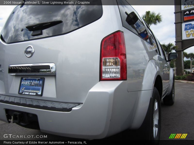 Silver Lightning Metallic / Graphite 2006 Nissan Pathfinder S