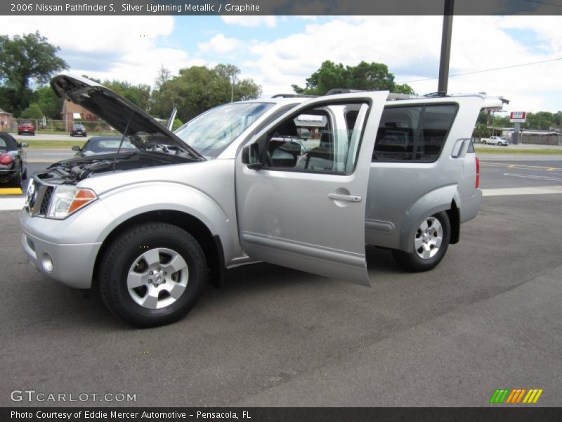 Silver Lightning Metallic / Graphite 2006 Nissan Pathfinder S