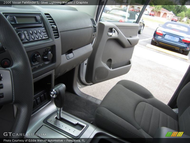 Silver Lightning Metallic / Graphite 2006 Nissan Pathfinder S