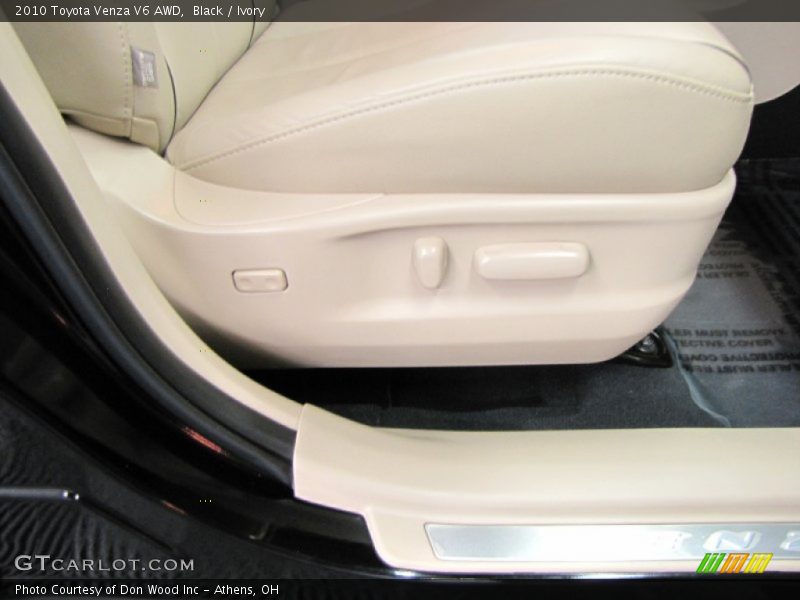 Black / Ivory 2010 Toyota Venza V6 AWD