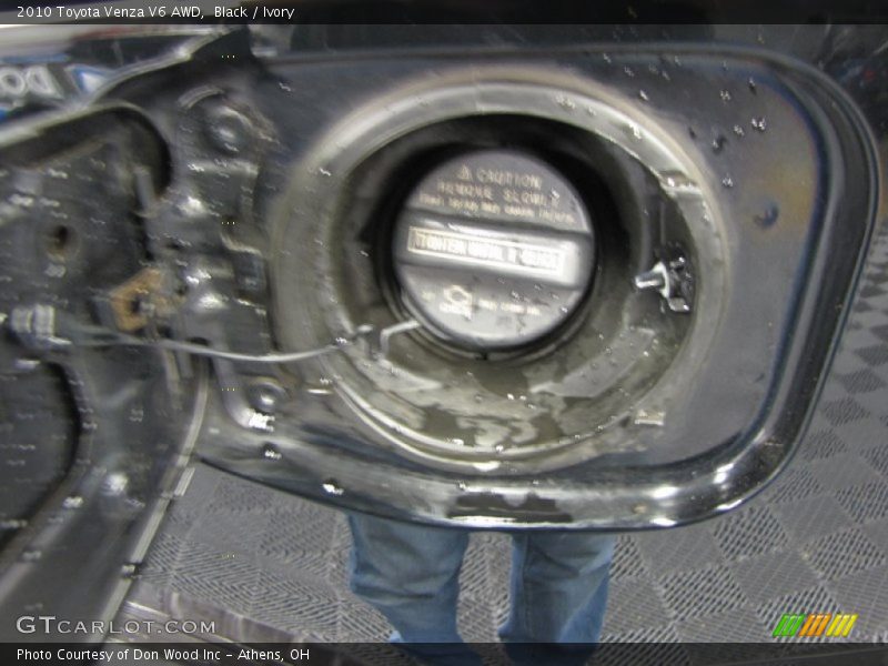 Black / Ivory 2010 Toyota Venza V6 AWD