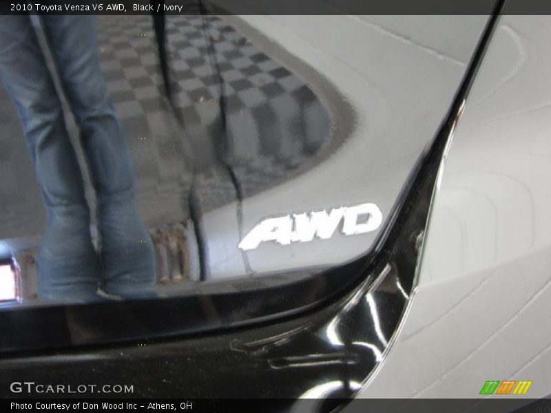 Black / Ivory 2010 Toyota Venza V6 AWD