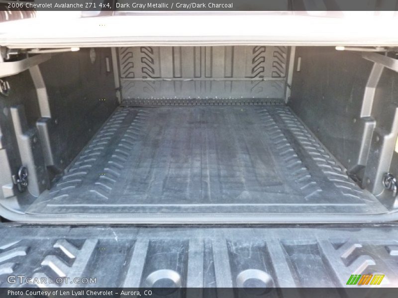 Dark Gray Metallic / Gray/Dark Charcoal 2006 Chevrolet Avalanche Z71 4x4