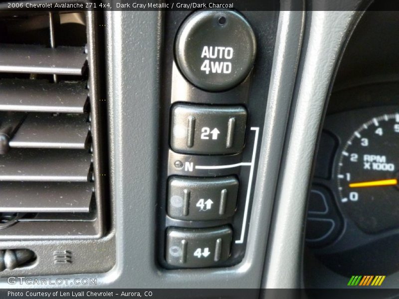 Dark Gray Metallic / Gray/Dark Charcoal 2006 Chevrolet Avalanche Z71 4x4