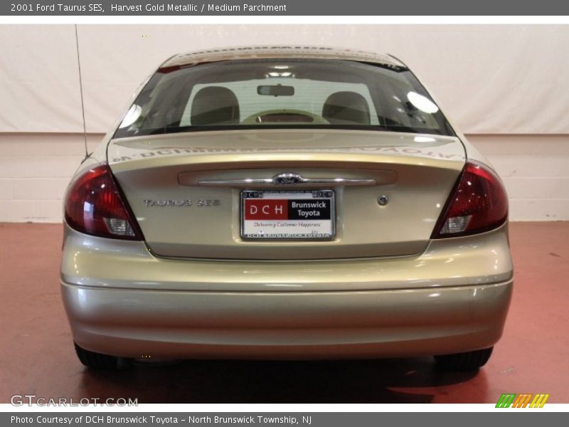 Harvest Gold Metallic / Medium Parchment 2001 Ford Taurus SES