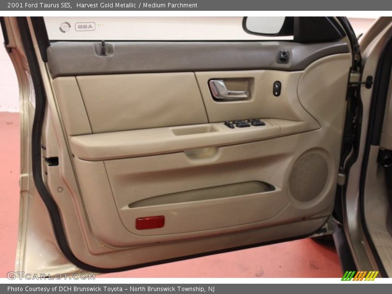 Harvest Gold Metallic / Medium Parchment 2001 Ford Taurus SES