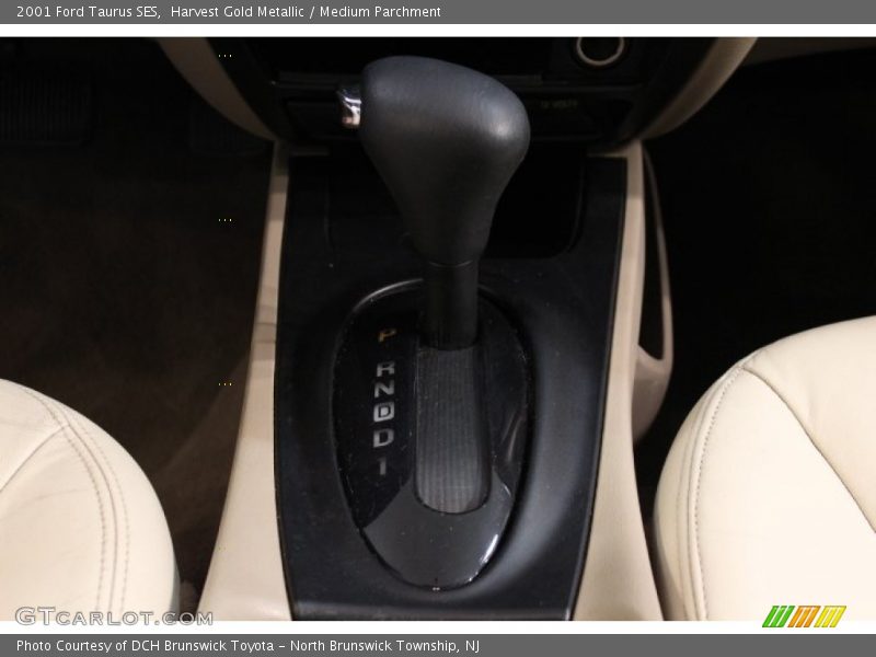 Harvest Gold Metallic / Medium Parchment 2001 Ford Taurus SES