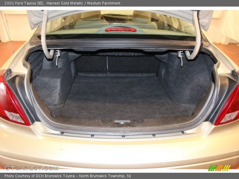 Harvest Gold Metallic / Medium Parchment 2001 Ford Taurus SES