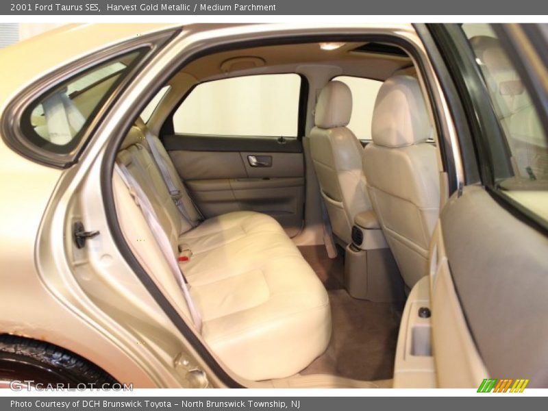 Harvest Gold Metallic / Medium Parchment 2001 Ford Taurus SES