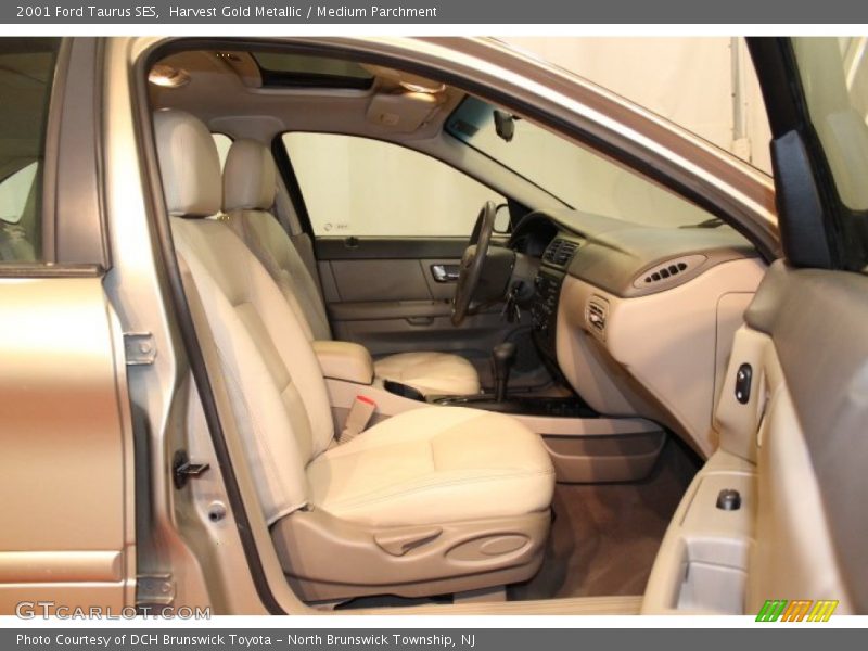 Harvest Gold Metallic / Medium Parchment 2001 Ford Taurus SES