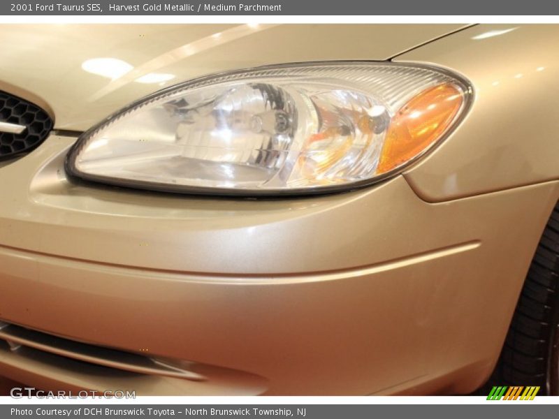 Harvest Gold Metallic / Medium Parchment 2001 Ford Taurus SES