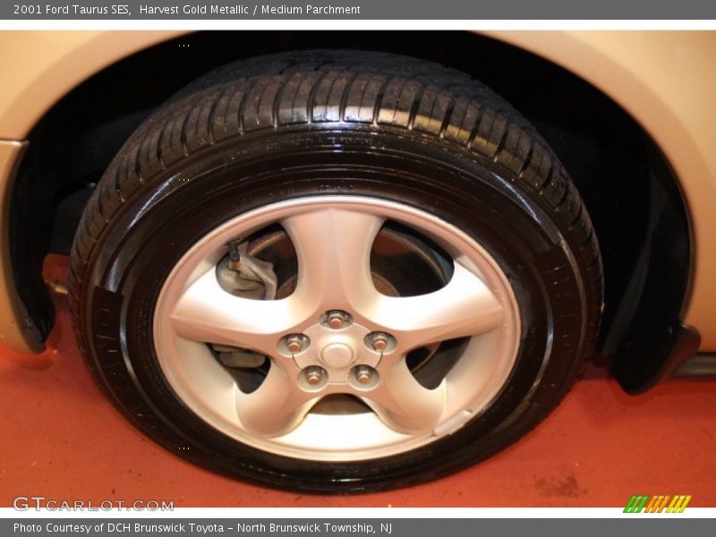 Harvest Gold Metallic / Medium Parchment 2001 Ford Taurus SES
