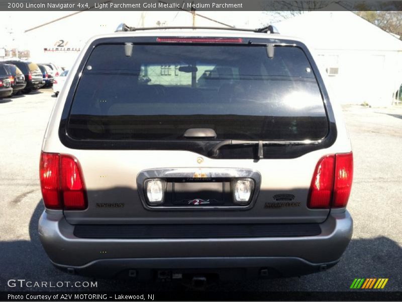 Light Parchment Gold Metallic / Medium Parchment 2000 Lincoln Navigator 4x4