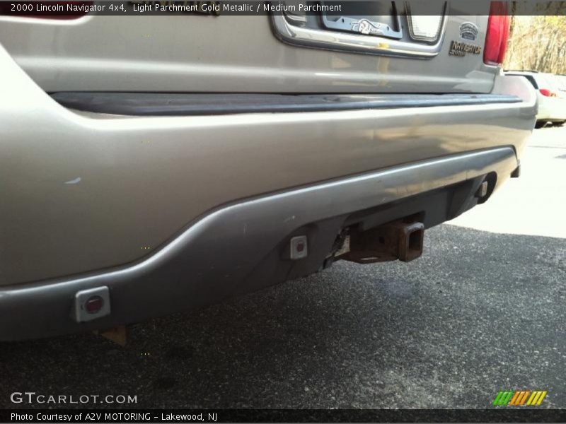 Light Parchment Gold Metallic / Medium Parchment 2000 Lincoln Navigator 4x4