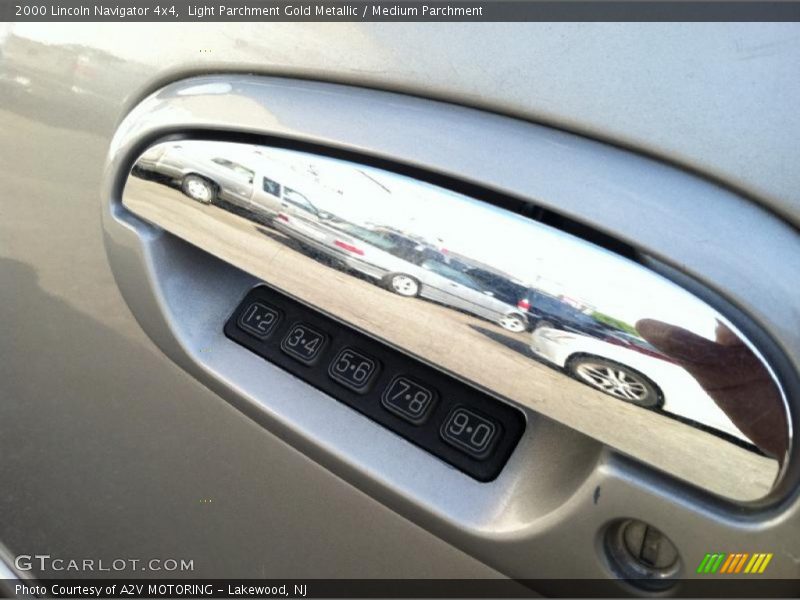 Light Parchment Gold Metallic / Medium Parchment 2000 Lincoln Navigator 4x4