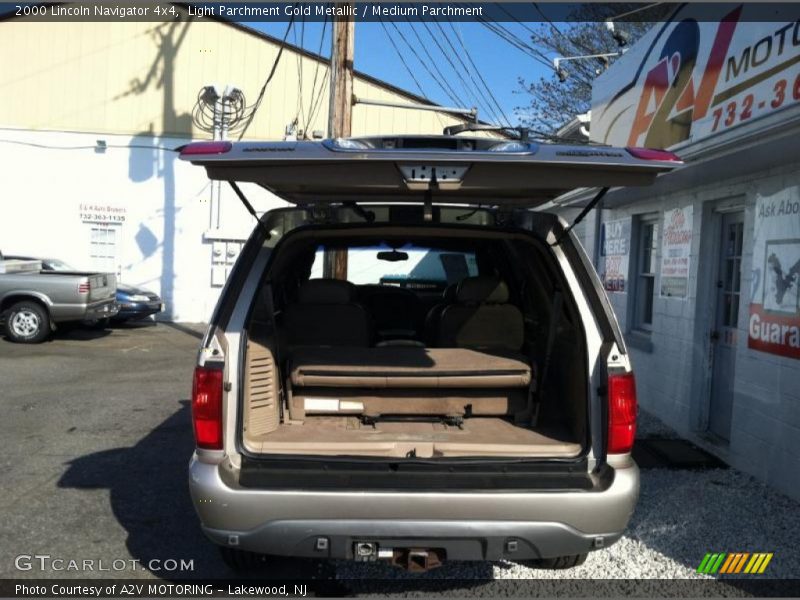 Light Parchment Gold Metallic / Medium Parchment 2000 Lincoln Navigator 4x4