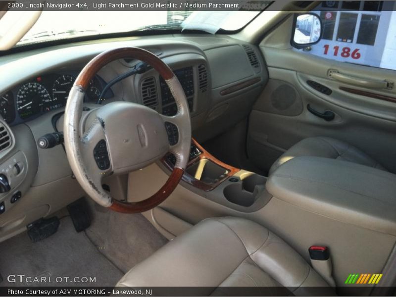 Light Parchment Gold Metallic / Medium Parchment 2000 Lincoln Navigator 4x4