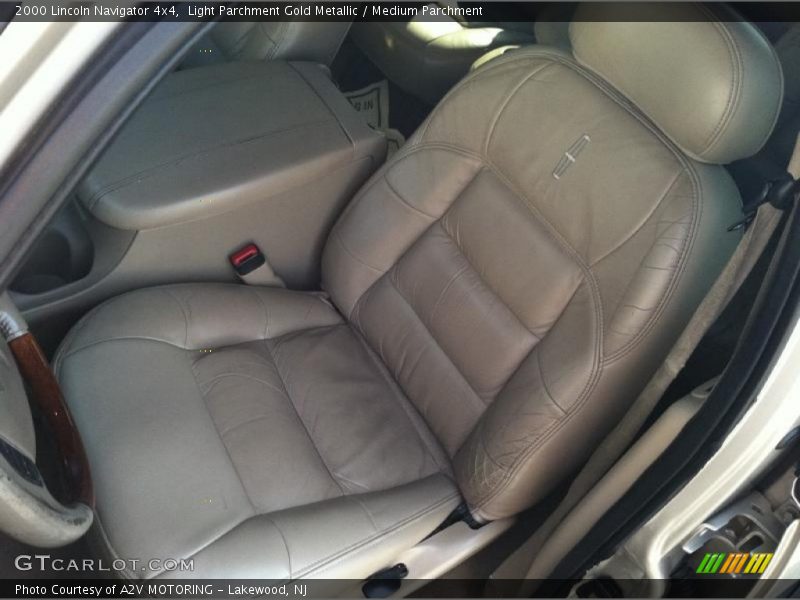 Light Parchment Gold Metallic / Medium Parchment 2000 Lincoln Navigator 4x4