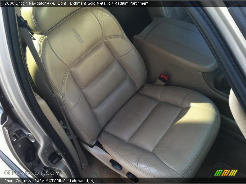 Light Parchment Gold Metallic / Medium Parchment 2000 Lincoln Navigator 4x4