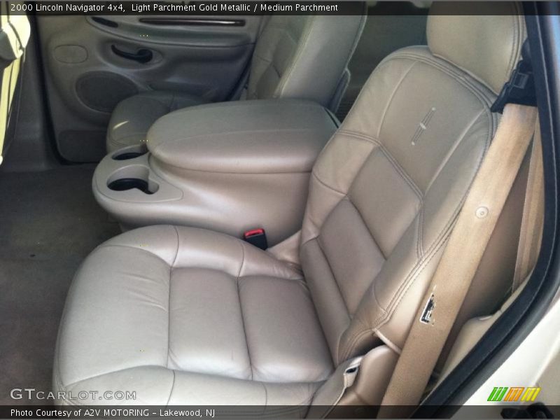 Light Parchment Gold Metallic / Medium Parchment 2000 Lincoln Navigator 4x4
