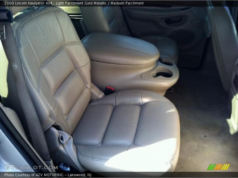 Light Parchment Gold Metallic / Medium Parchment 2000 Lincoln Navigator 4x4