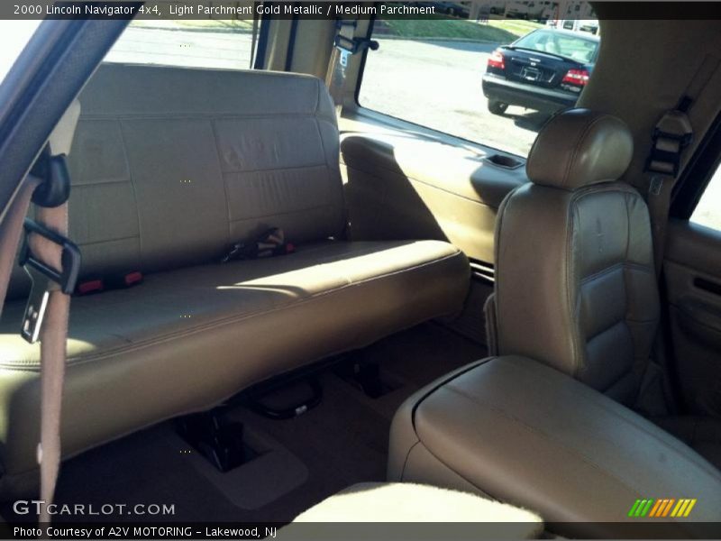 Light Parchment Gold Metallic / Medium Parchment 2000 Lincoln Navigator 4x4