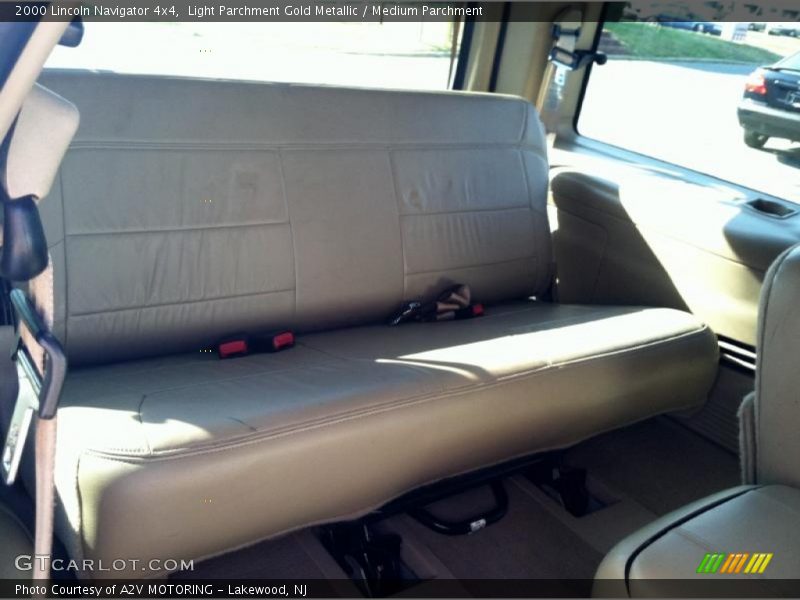 Light Parchment Gold Metallic / Medium Parchment 2000 Lincoln Navigator 4x4
