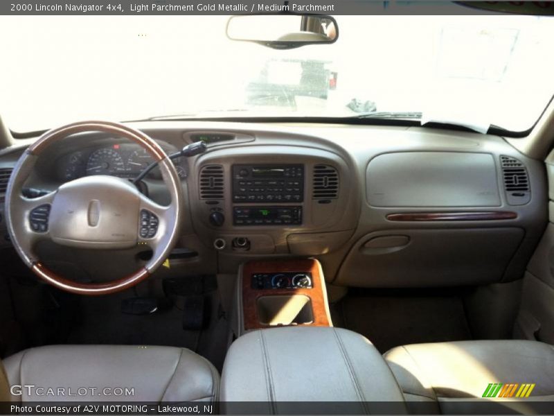Light Parchment Gold Metallic / Medium Parchment 2000 Lincoln Navigator 4x4