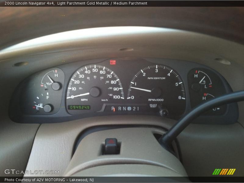 Light Parchment Gold Metallic / Medium Parchment 2000 Lincoln Navigator 4x4