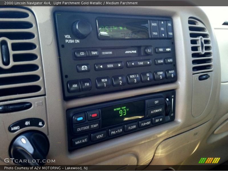 Light Parchment Gold Metallic / Medium Parchment 2000 Lincoln Navigator 4x4