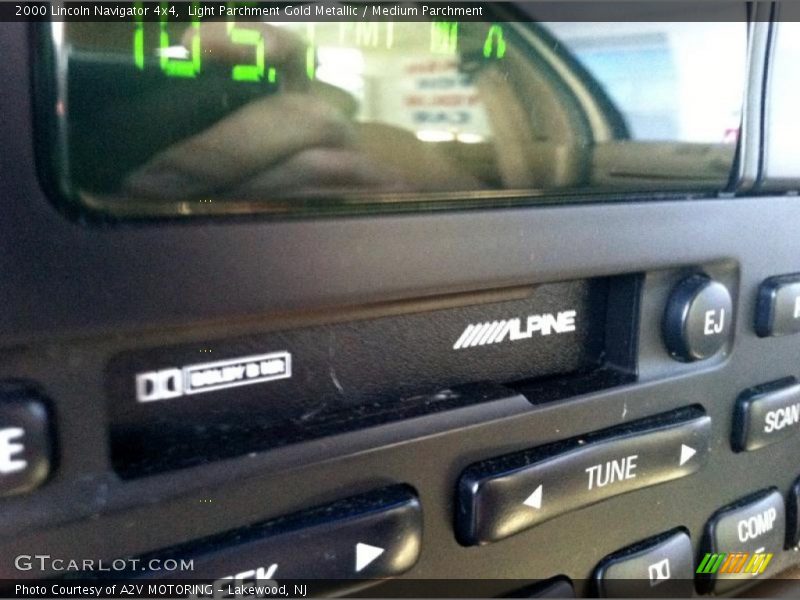 Light Parchment Gold Metallic / Medium Parchment 2000 Lincoln Navigator 4x4
