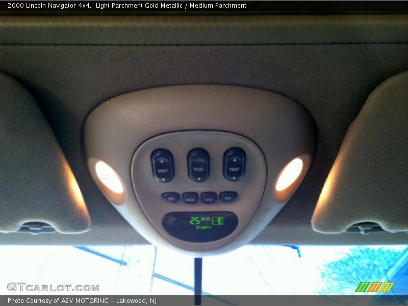 Light Parchment Gold Metallic / Medium Parchment 2000 Lincoln Navigator 4x4