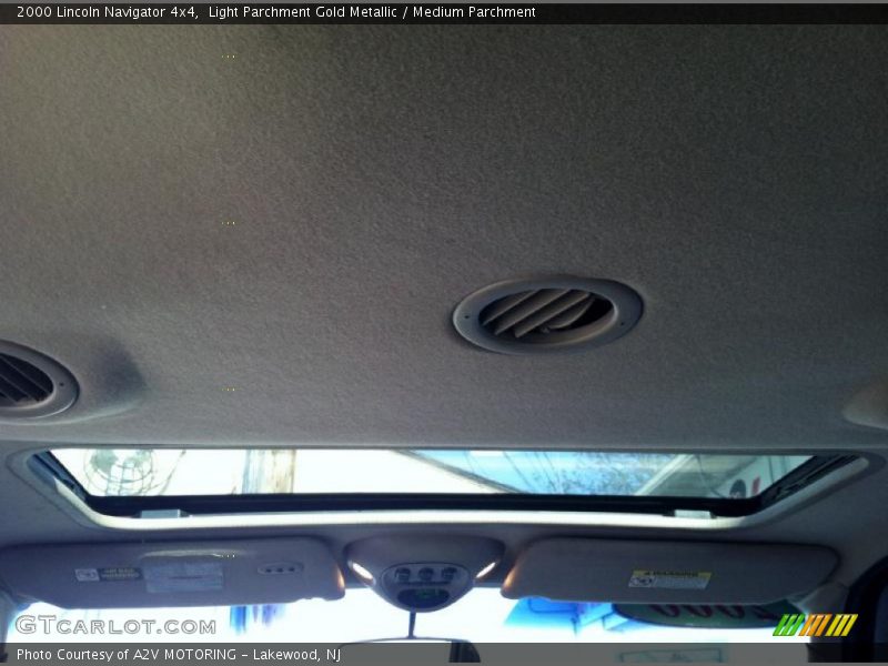 Light Parchment Gold Metallic / Medium Parchment 2000 Lincoln Navigator 4x4